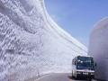 雪墙奇观:日本立山